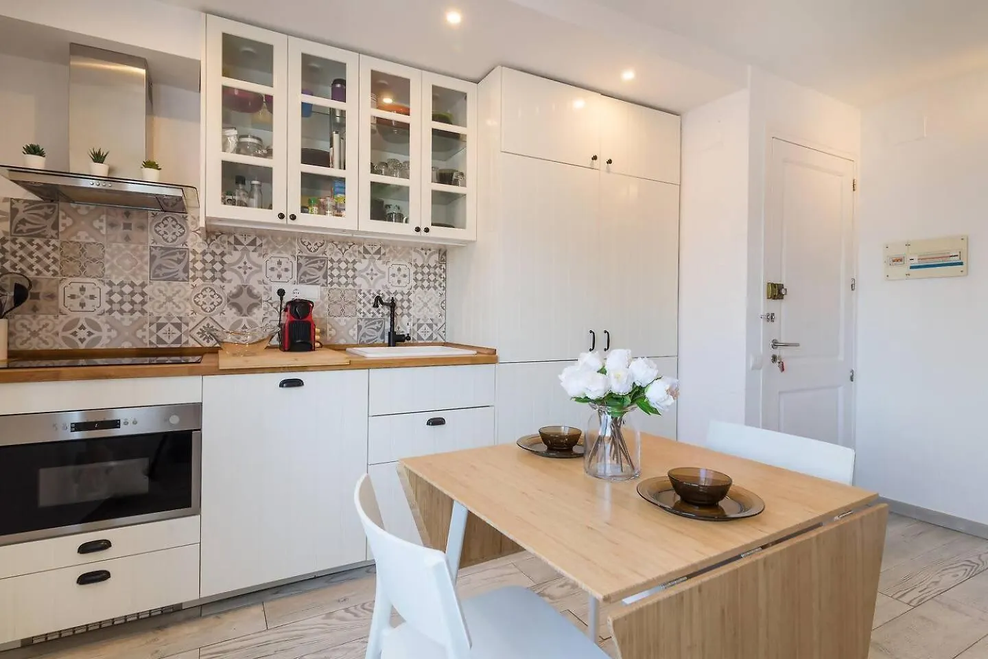 Stunning & Stylish Apartment In Cadaqués
